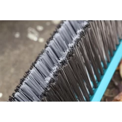 Combisysteem Straatbezem Met Schraper - Gardena -Buitentuinonderhouds Winkel combisysteem straatbezem met schraper gardena 5 6