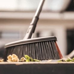 Solid Bezem M - Fiskars -Buitentuinonderhouds Winkel solid bezem m fiskars 3